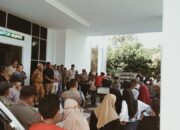 Geruduk Kantor Bupati, Masa Aksi Aliansi Masyarakat Tinakin Laut Berakhir dengan Foto Bersama Bupati Sofyan Kaepa