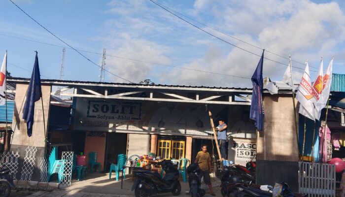 Lima Bendera Partai Pemilik Kursi di DPRD Banggai Laut Berkibar di Sekretariat Pemenangan Basoka Solit