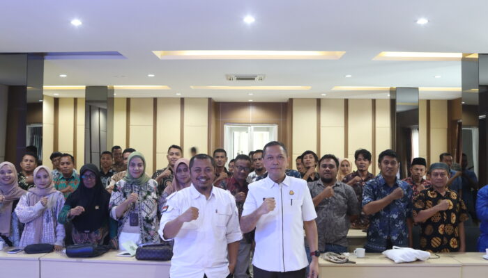 Kepala Kejari Reinhard Tololiu Beri Materi di Kegiatan Bawaslu Banggai Laut